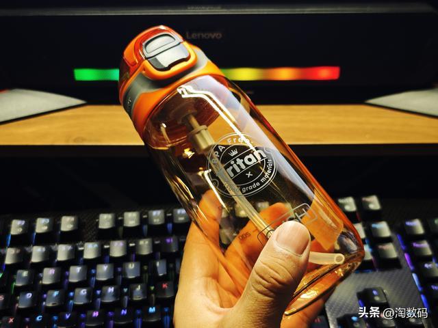 国产白菜价骑行水壶开箱：￥9块9户外运动Tritan萃特水壶